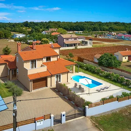 Villa Bartona For 8 Persons With Private Swimmingpool-2