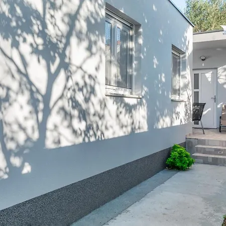 Evita Fazana Premium Studio Apartments-2