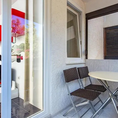 Rona Apartment Zizi-3