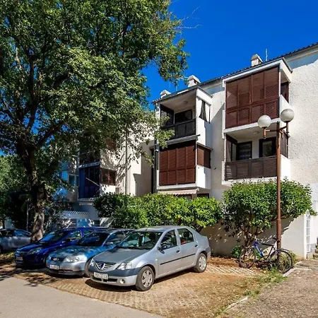 Rona Apartment Zizi-2