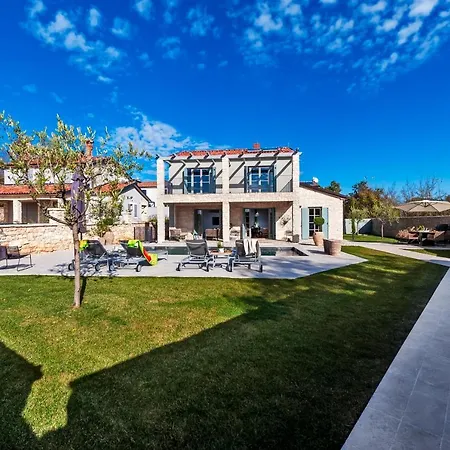 Villa Art Renata With Pool, Hot Tub & Sauna-3