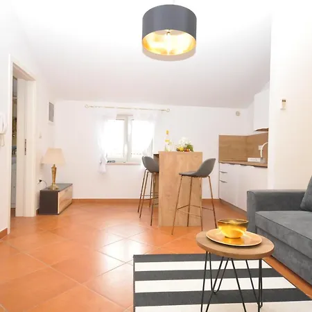 Kala Main Square Porec&Free Parking Place-2