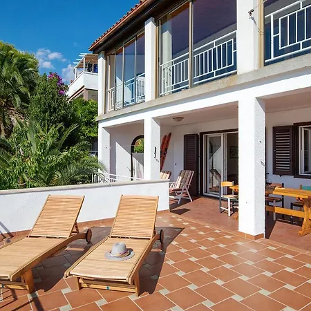 La Casa Ingrid - Beach Front Banjole-2