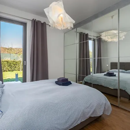 Villa With Pool And Private Garden In Rovinj-2