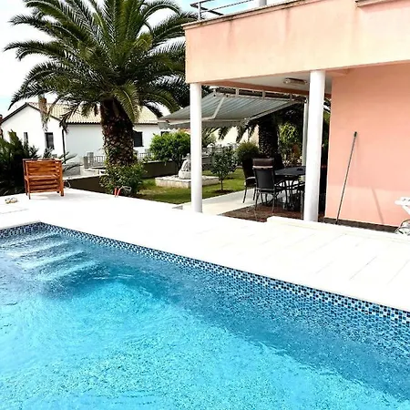 D&A Apartment With Private Swimming Pool-2