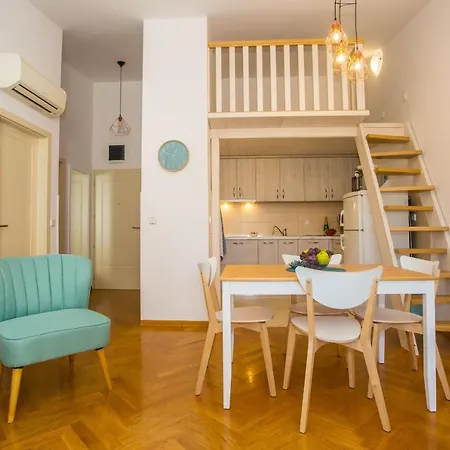 Apartment Dora Near Sea And Center With Private Garage-2