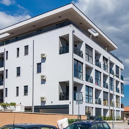 Apartment M****, New City Apartment + Parking-2