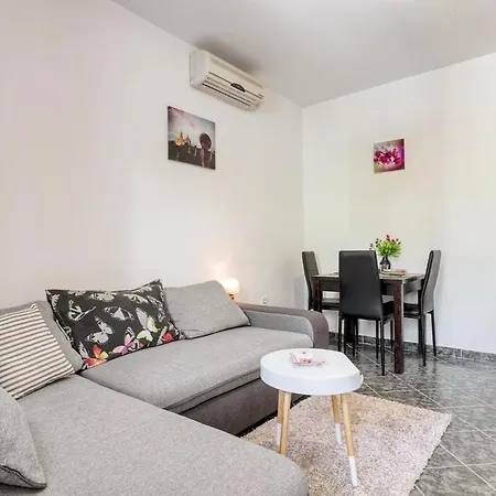 Orhideja Apartment With Private Backyard-3