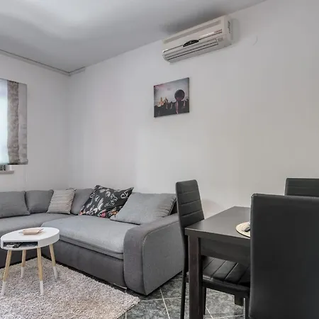 Orhideja Apartment With Private Backyard-2
