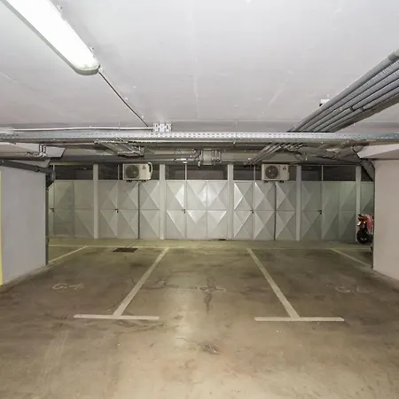 Apartment Dora Near Sea And Center With Private Garage-3