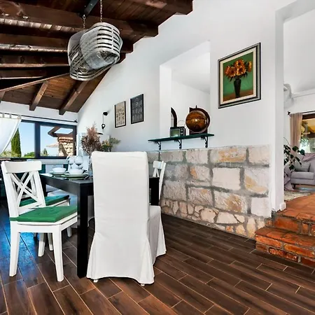 Villa Fauna Near The Town Of Rovinj-3