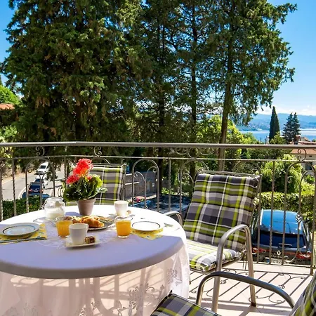 Summer Breeze Apartment With A Pool-3