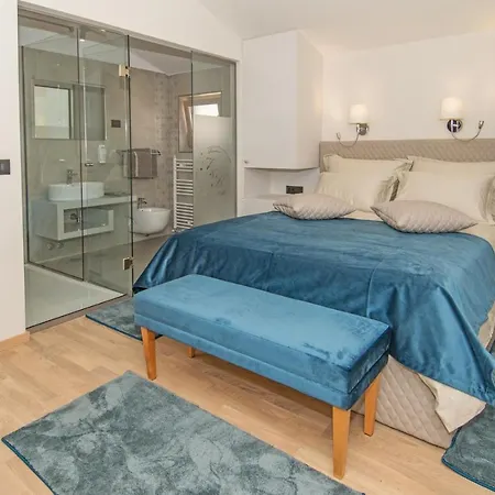 Fra&Kat Rooms-3