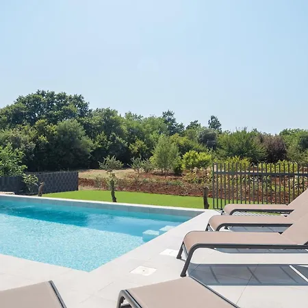 Villa Grota - Luxury 4-Bedroom Villa With Private Pool & Garden-3