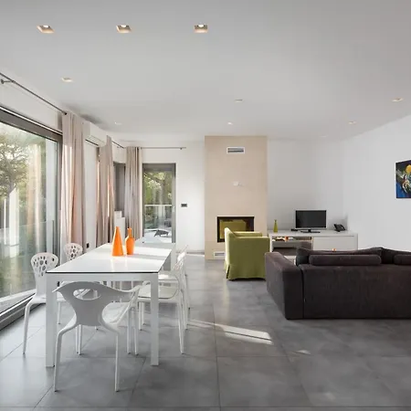 Villa Valsavia-Apartment Monsena With Pool And Spa-3