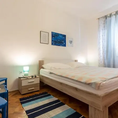 Affordable Apartment Near Amphiteatre-2
