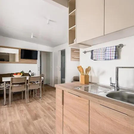 Adriamar Mobile Homes In Camping Park Umag-3