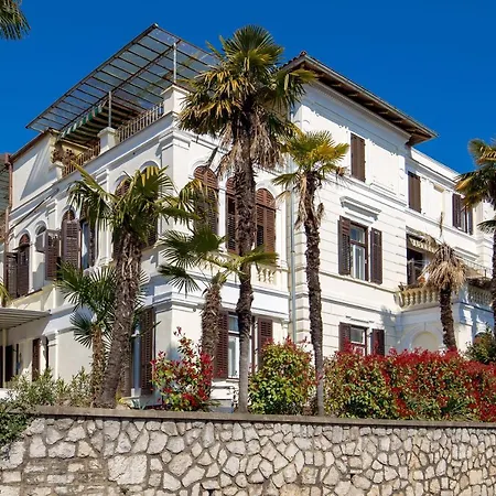 Apartman Rhea-2
