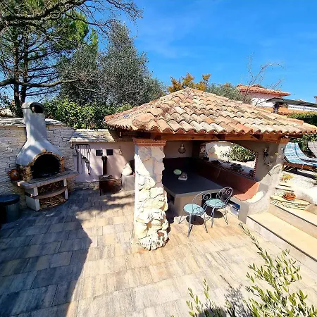 Apartment Villa Engel With Pool-2