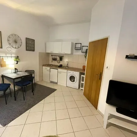 Studio Apartman Lara-2