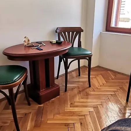 Studio Apartment L&G-2