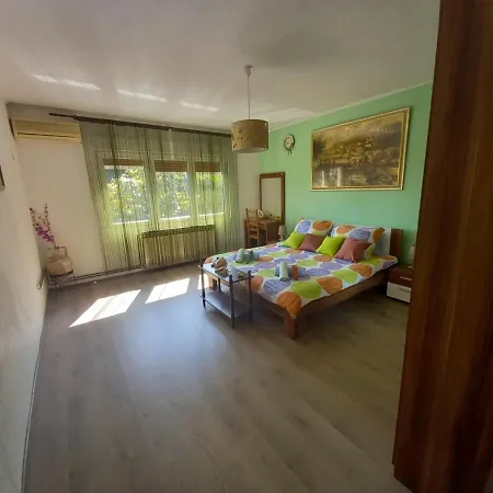 Apartments Lorinda-3