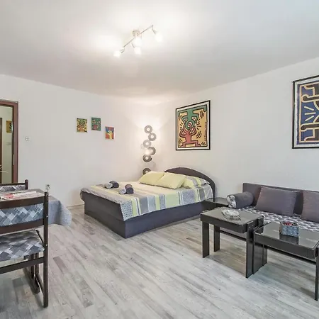 Nice Apartment In Pula With 1 Bedrooms And Wifi-2