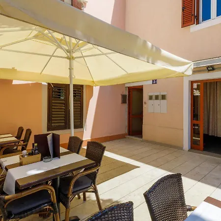 Charming Apartment With Private Terrace In Porec-2