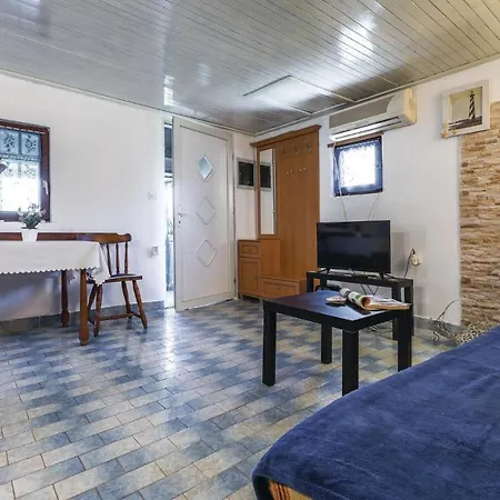 Stunning Home In Pula With 1 Bedrooms And Wifi-3
