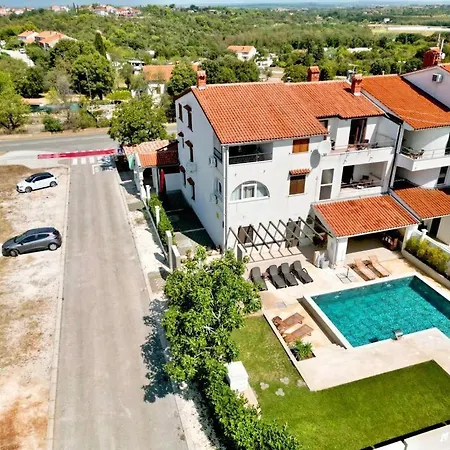 Linc Rooms & Apartments-2