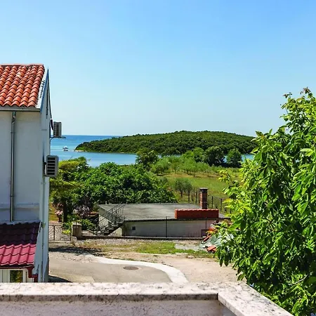 Amazing Apartment In Vrsar With Kitchen-3