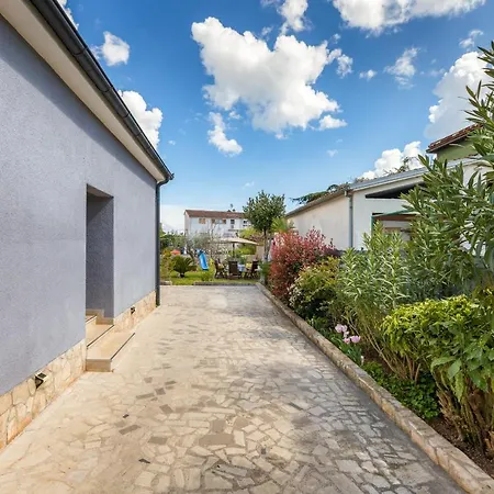 Lovely House With Garden Near City Centre-2