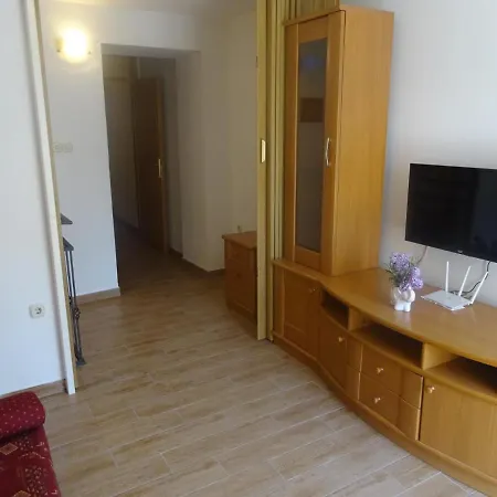 Apartment And Rooms Milena-2