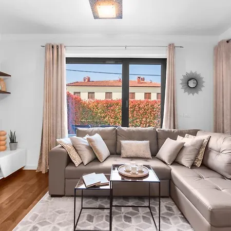 Luxury New Apartment With Private Garden Near The Beach!-2