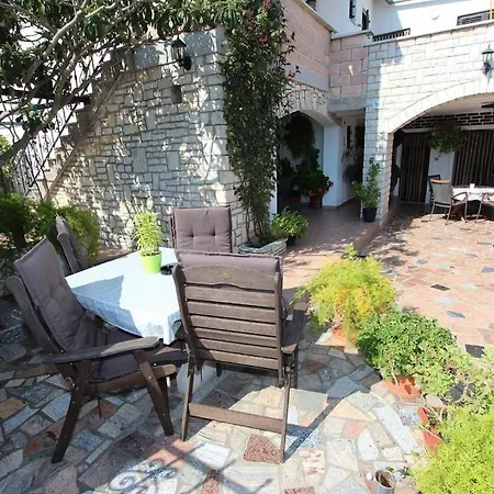 Guest house Licul-2