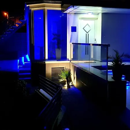 Modern Penthouse And Jacuzzi Apartments-2