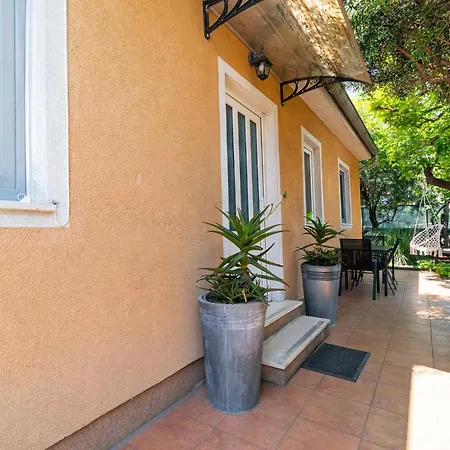 Holiday House Mima-3