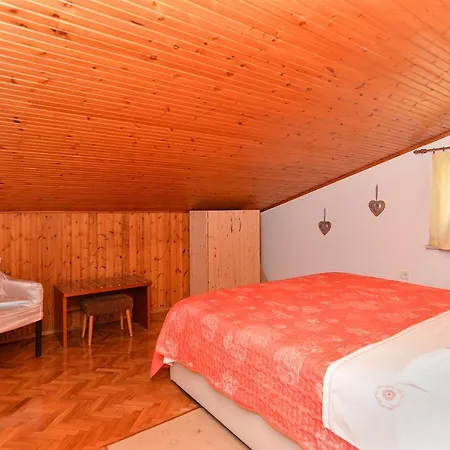 Rooms And Apartment 2252-2