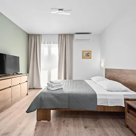 Apartments And Rooms Alenka-2