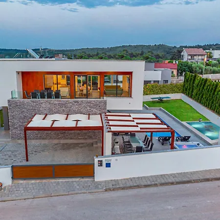 Villa Am Meer Mit Pool & Kinderpool - Leon'S Holiday Homes-2