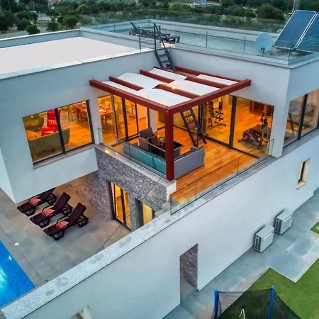 Villa Am Meer Mit Pool & Kinderpool - Leon'S Holiday Homes-3