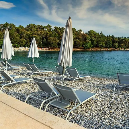 Villa With Pool And Private Garden In Rovinj-3