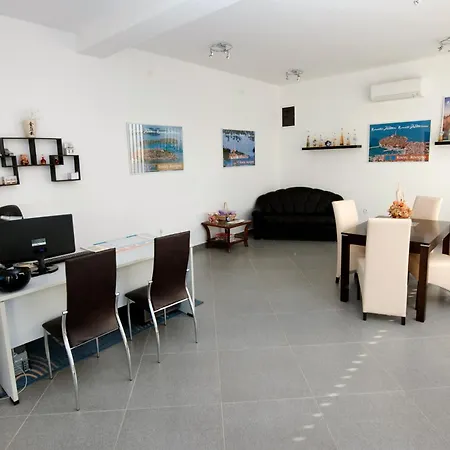 Apartments Kimi-2