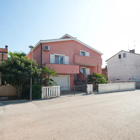 Apartments Maric With Parking-3