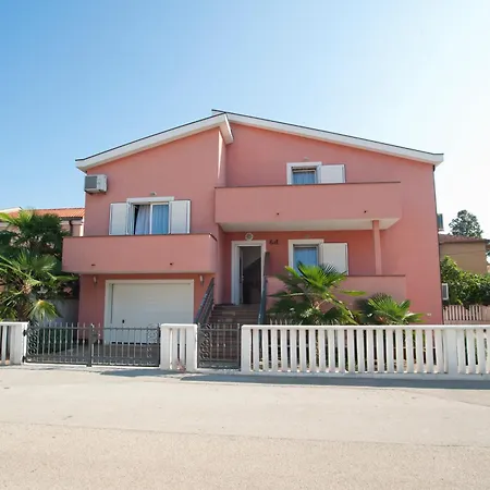 Apartments Maric With Parking-2