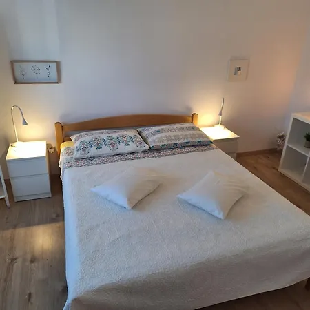 Apartments And Rooms Lorena 236-3