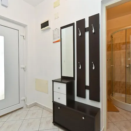 Apartments Nevina 1230-3