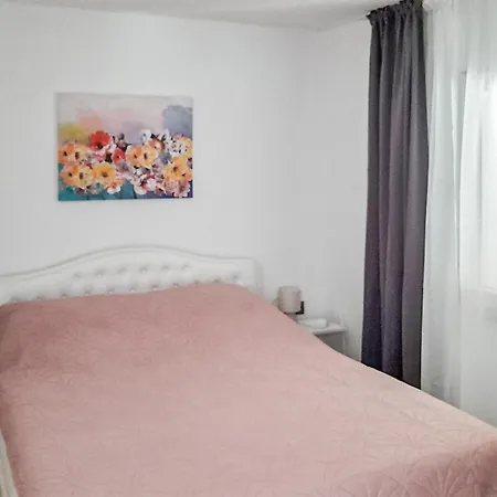 Two-Bedroom Apartment In Vrsar-3