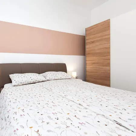 Apartments Euphemia-2