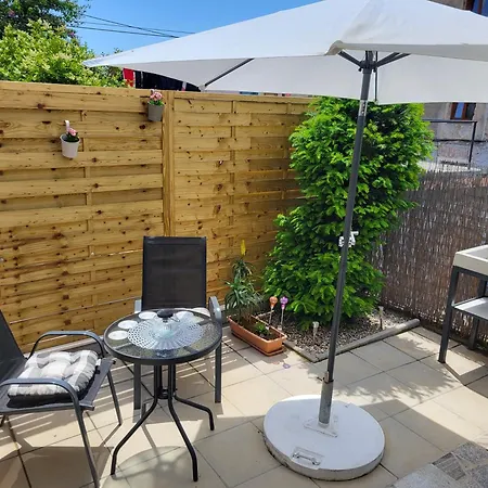 Studio Apartment City With Free Parking-3